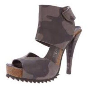 Pedro Garcia Piper Camo Sandals Women Size 9.5